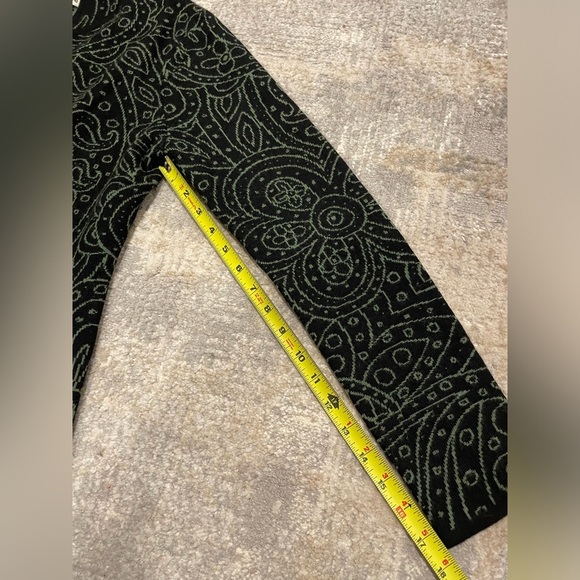 Neve Designs 100% Wool Filigree Full Zip Sweater Size Med Black/Green Nordic EUC - Picture 10 of 11